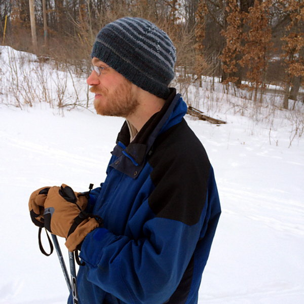 Cheruska ha realizzato questo cappellino seguendo il modello Turn-a-square di Jared Flood