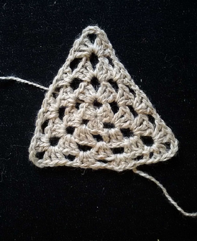 Campione di Lyonesse a maglia alta, lavorato con un 4 mm