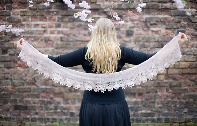 Stola all'uncinetto tunisino Pax, di Aoibhe Ni