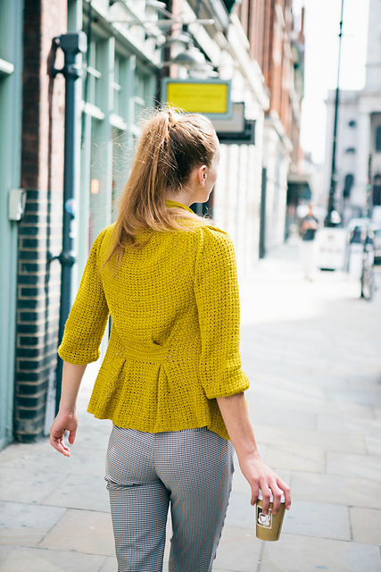 Cardigan all'uncinetto con maniche a sbuffo