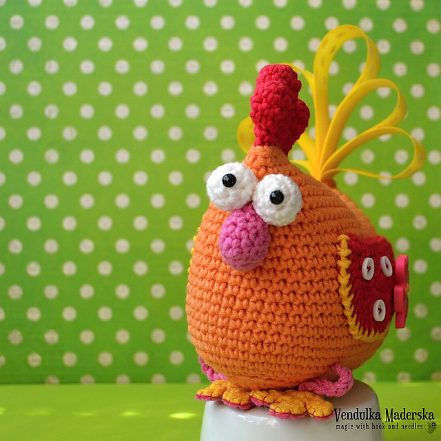 gallina all'uncinetto, per la Pasqua