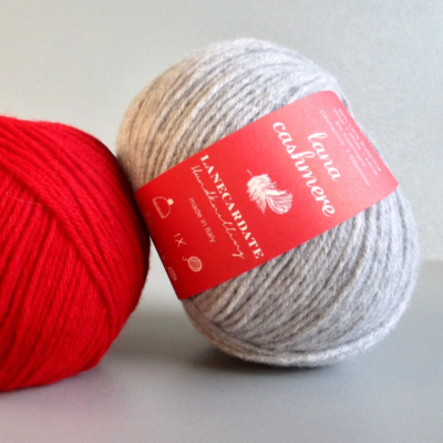 Un filato in lana merino superfine e cashmere può essere un'alternativa meno costosa al puro cashmere. Sostituire il filato quando lavoriamo un modello