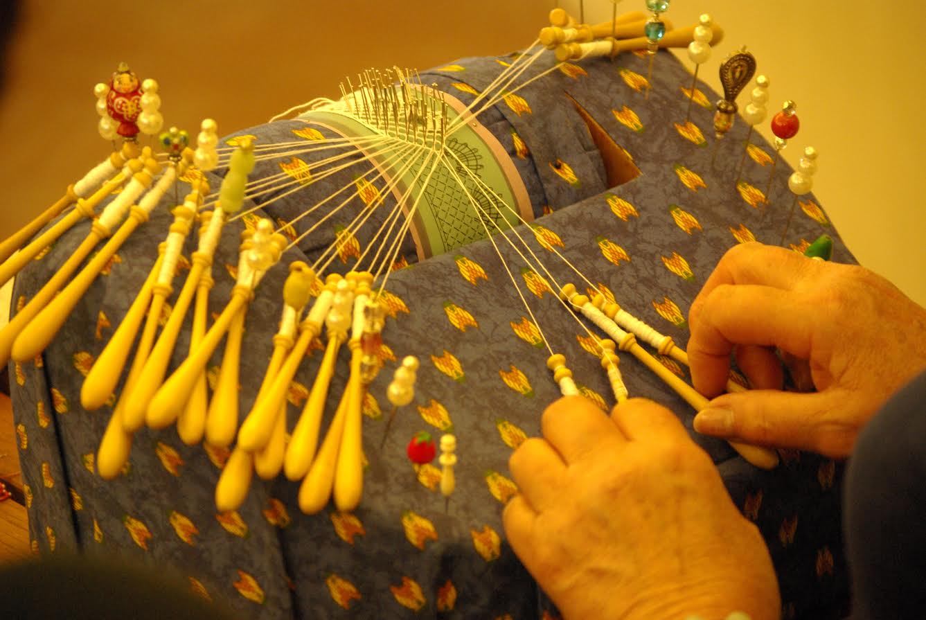 Di filo in filo: mostra tessile a Caraglio