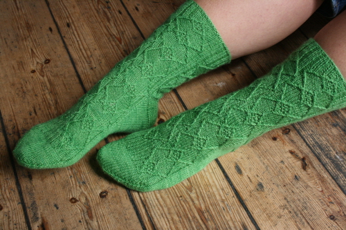 Il modello di questi calzini è in vendita su Ravelry