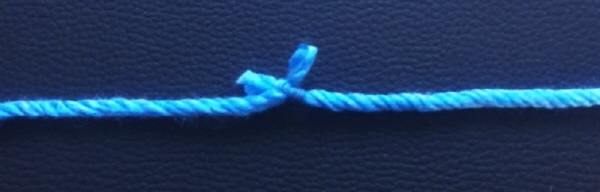 Filo spezzato unito con un nodo