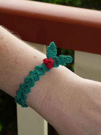 Bracciale all'uncinetto con agrifoglio di Emma Olsen