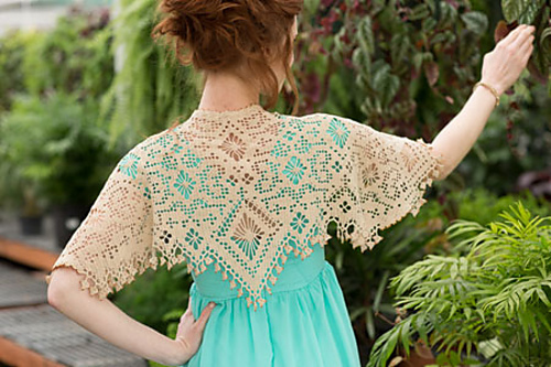 Scialli: Eolande Shawlette di Kathryn White