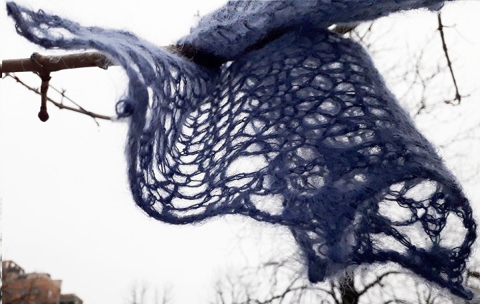 Stola all'uncinetto disegnata da Veruska e realizzata in Silk Mohair di Katia filati