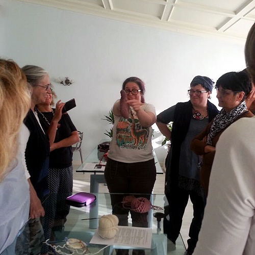 Alice Twain alle prese con il corso sulle Ambidexterous Mittens