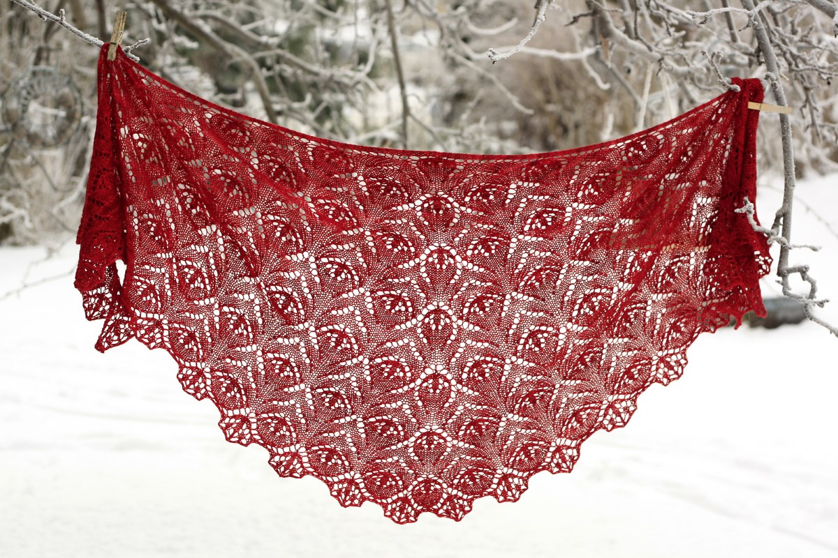 Red Lily Mia Rinde accessori in rosso