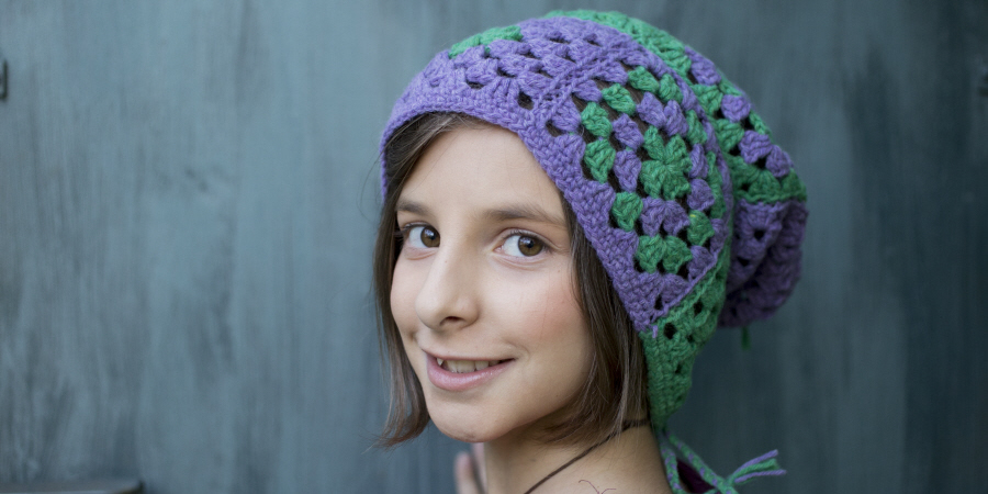 Cappellino all'uncinetto Yorick, modello di Veruska/Happysloth