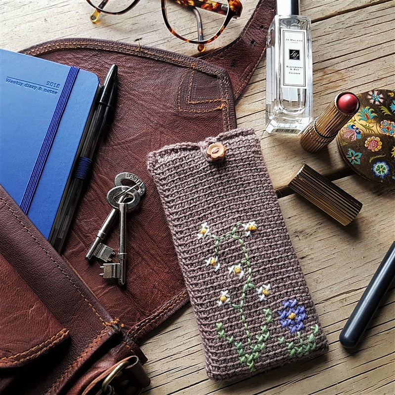 Spring Awakenings Phone Cosy Aoibhe Ni custodie per i vostri accessori elettronici