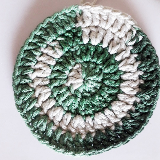 Campione di Bora Bora realizzato a maglia alta, lavorata in tondo