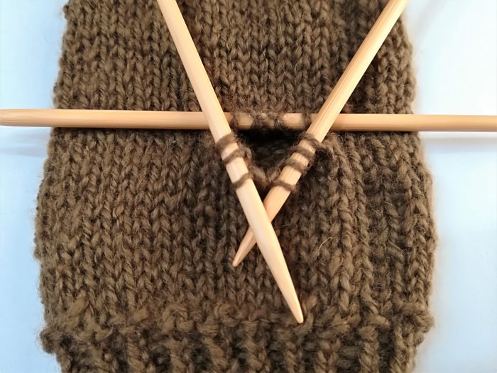 maglie del pollice in lavorazione sul gioco di ferri