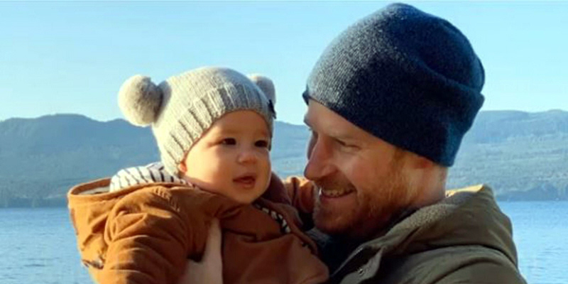 Berrettino a due pompom