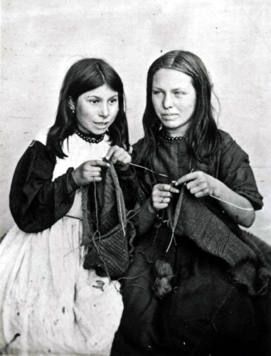 Ragazze che lavorano un Gansey