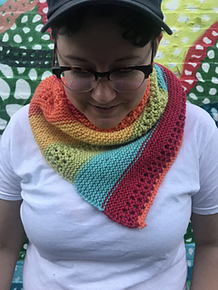 Scialle arcobaleno ai ferri 