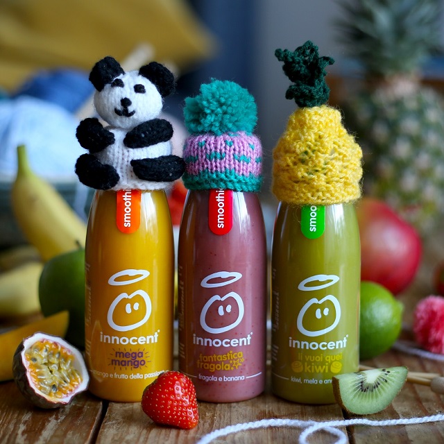 Cappellini per bottigliette realizzati per l'iniziativa Tanto di cappellino