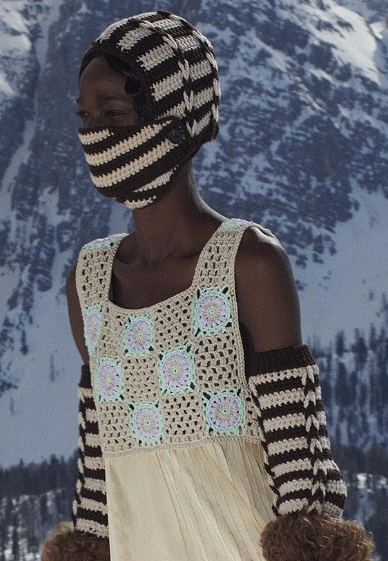 Vestitino, guanti e passamontagna di Miu Miu