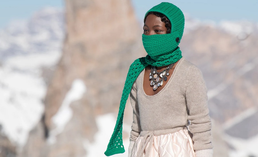 Passamontagna e sciarpa a uncinetto di Miu Miu
