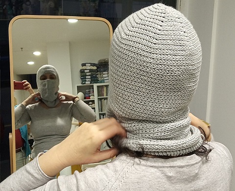 Pazza in montagna, passamontagna a uncinetto