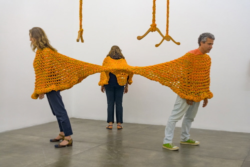 Opera all'uncinetto di Ernesto Neto