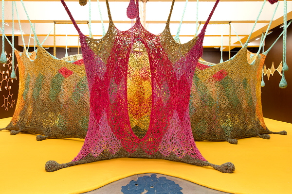 Serpent's Trail di Ernesto Neto