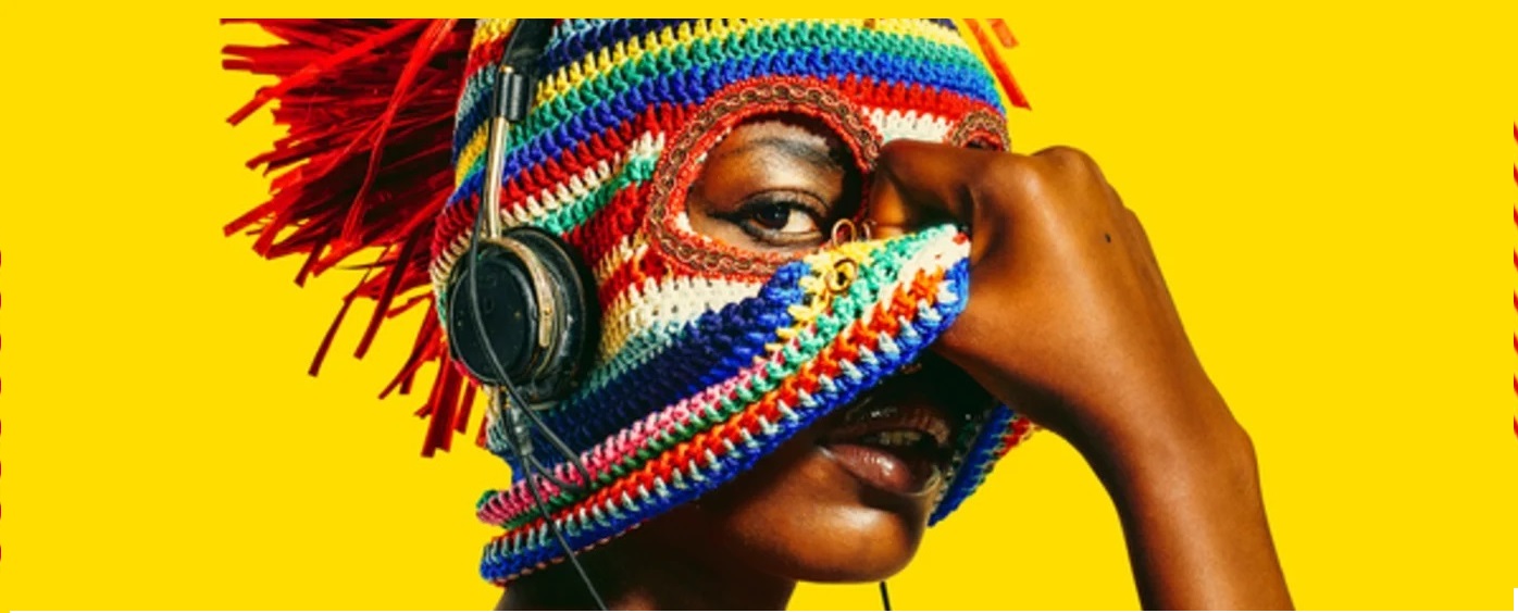 Alessandro Mannarino e il passamontagna a uncinetto