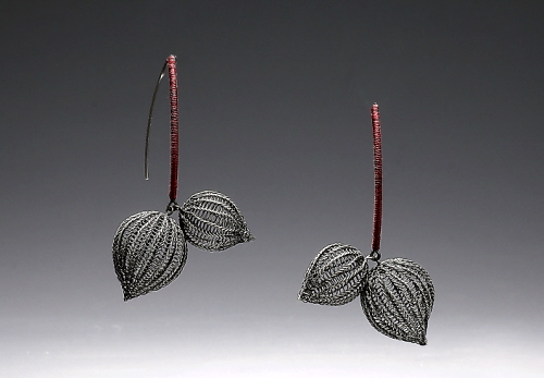 Orecchini di filo metallico