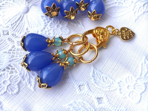Tre marcapunti blu