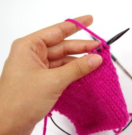 Tensionare con la mano sinistra