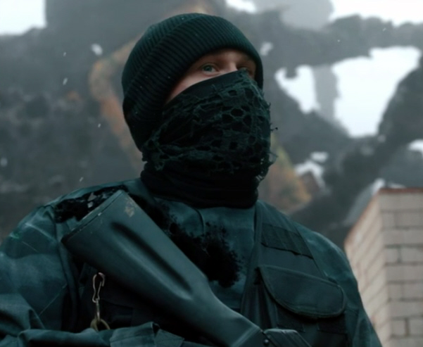 Sciarpa a due strati con esterno in pizzo all'uncinetto