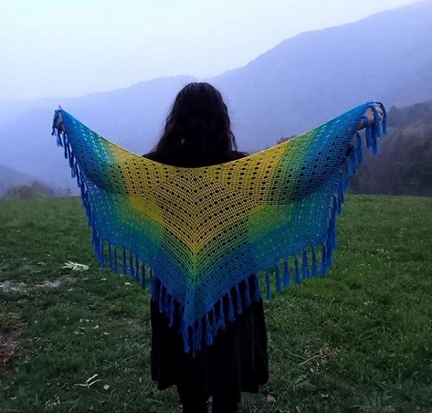 Scialle a uncinetto realizzato da Vale Lokadottir