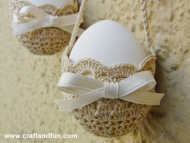 Da Riciclo Creativo, le spiegazioni di portauova a uncinetto