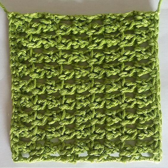 Campione di punto a uncinetto realizzato con maglie alte