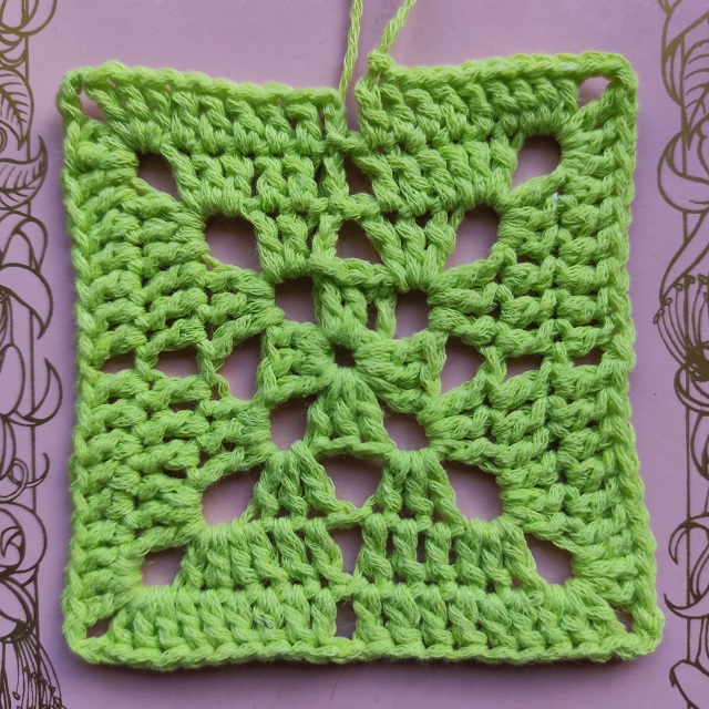 Campione a maglia alta in tondo a uncinetto realizzato con Eco Vita di DMC