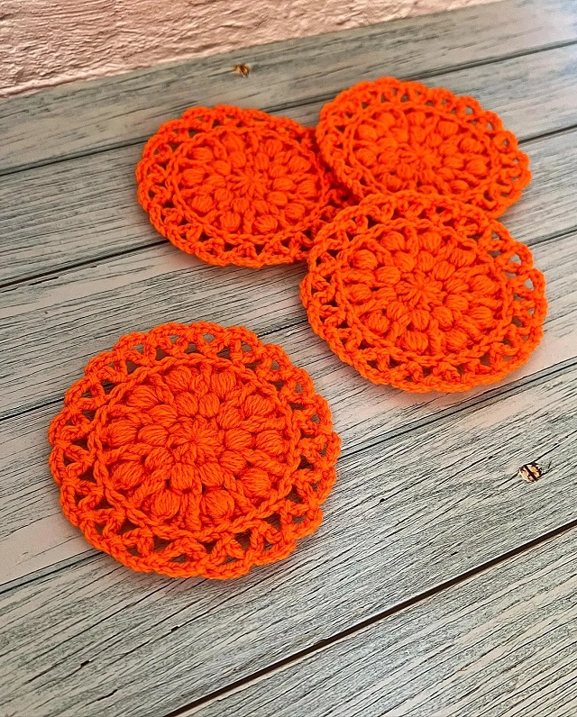 Sottobicchieri a uncinetto, modello di The Crochet Fix