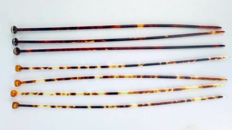 Vecchi ferri incurvati dall'uso