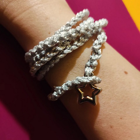 Braccialetto a uncinetto realizzato con Inda Lux di Borgo de' Pazzi