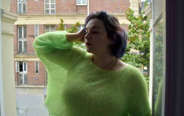 Épeire è un maglione all'uncinetto leggero come una trina