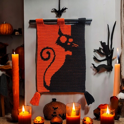 Decorazione murale realizzata a uncinetto, rappresentante un gatto. Modello di EastEnd