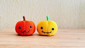 Zucchette amigurumi a uncinetto di Oksana Fadeeva