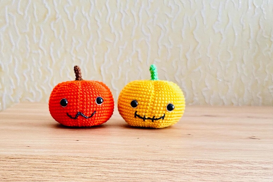 Zucchette amigurumi a uncinetto di Oksana Fadeeva