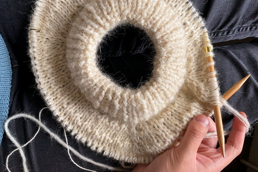 Lavorazione del maglione Aosta